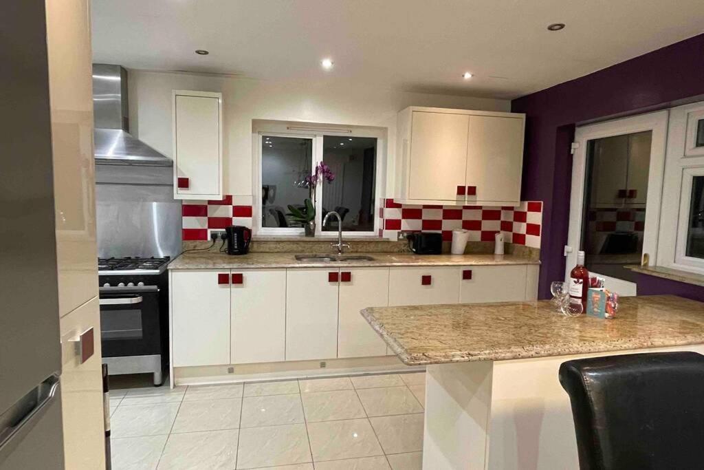 HednesfordDetached Bungalow II Big Garden II Pet Friendly别墅 外观 照片