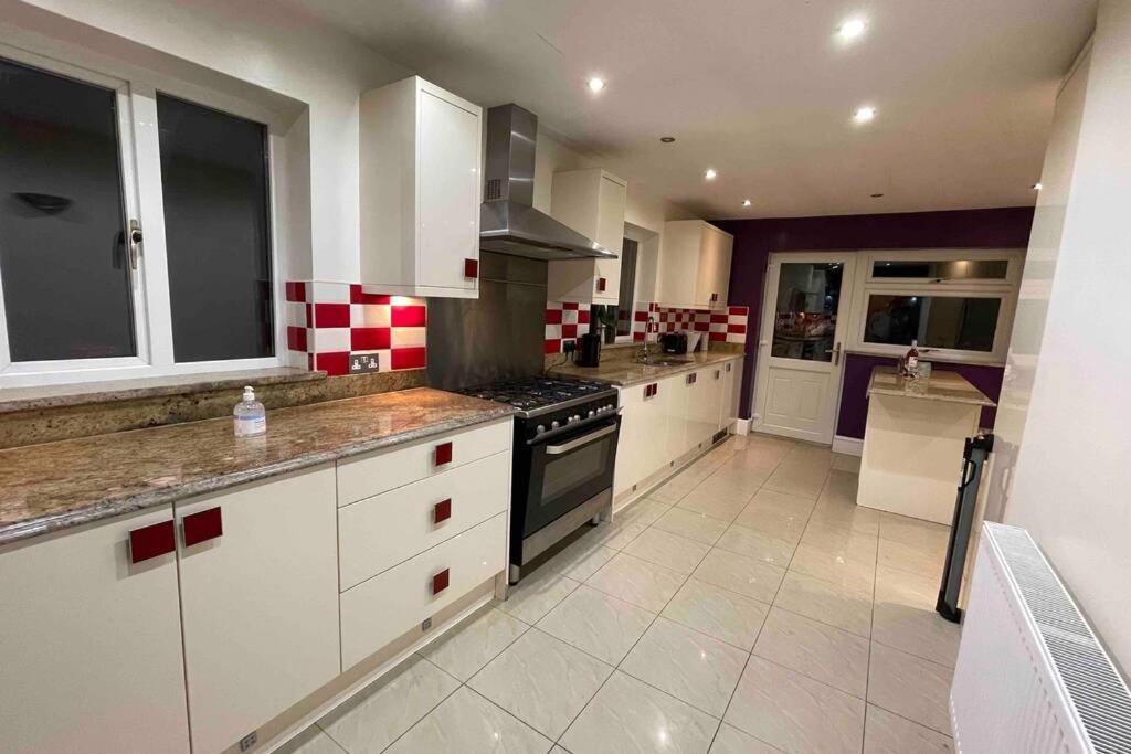HednesfordDetached Bungalow II Big Garden II Pet Friendly别墅 外观 照片