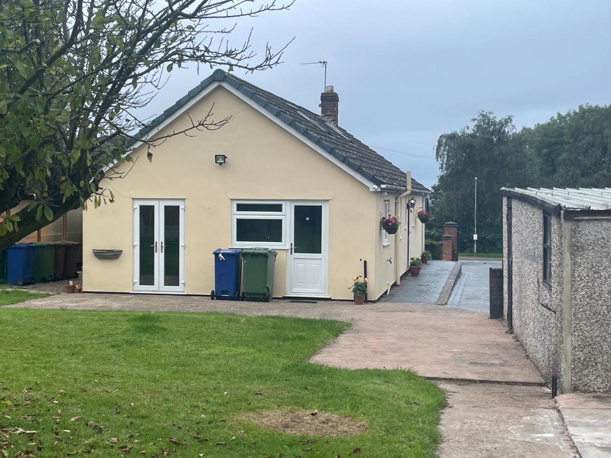 HednesfordDetached Bungalow II Big Garden II Pet Friendly别墅 外观 照片